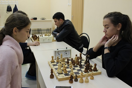 В первенстве студентов по шахматам лучшими оказались Тагир Хуснутдинов и Айгуль Ямалеева