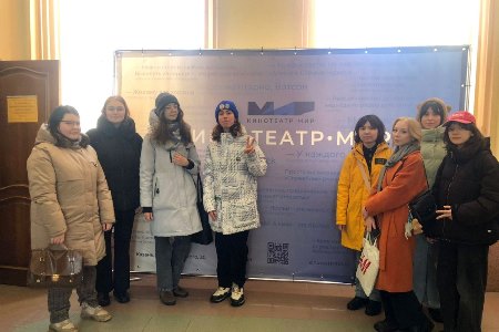 Студенты-дизайнеры КГАСУ посмотрели фильм «Онегин» в кинотеатре «Мир»