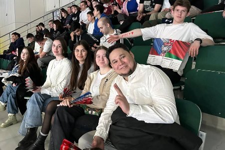 Студенты КГАСУ в качестве болельщиков приняли участие в матче между мужскими сборными России и Беларуси по гандболу